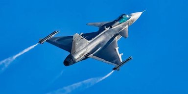 Біля Латвії помітили винищувачі РФ: НАТО підняло угорські літаки для перехоплення (фото)