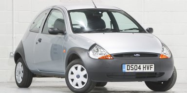 Зберіг запах нового авто: виявлено знаменитий Ford 2000-х в ідеальному стані (відео)