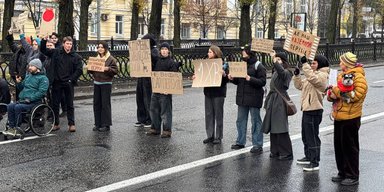 В Киеве протестующие трижды перекрывали улицу — что требовали (фото, видео)
