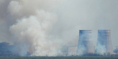 Запорізька АЕС у диму: біля порту станції сталась пожежа, берегова лінія замінована (фото)