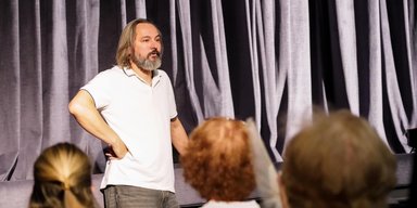 Більшість колективу проти: КМДА вивчає підстави для звільнення режисера Білоуса