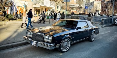 Дизельная роскошь: в Киеве засветилось редкое американское авто 80-х (фото)