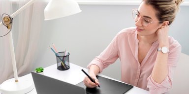 Сидячая работа: 9 простых упражнений, которые улучшат осанку и избавят от боли в спине