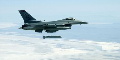 США передают Украине дальнобойные авиабомбы JSOW: что о них известно