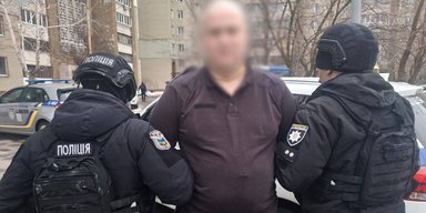 Сбрил усы и был в СОЧ: полиция задержала мужчину, который смеялся над Народным мемориалом на Майдане