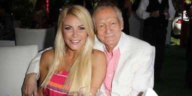 Вдова засновника Playboy Г'ю Гефнера зізналась, як він "ґвалтував" її у шлюбі