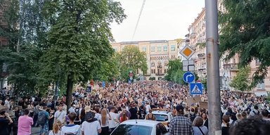 Протестуют даже на Atlas Festival: в Киеве 2 день продолжаются митинги в поддержку Федорова (видео)