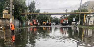 Одесса под водой: ливень затопил улицы и дома (фото, видео)