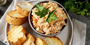 Закуска из селедки и плавленого сыра: рецепт вкусной и простой намазки