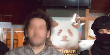 Известного фотографа приговорили к 12 годам за изнасилование: о ком идет речь