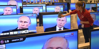 Бандеровцы и шпионы. Каким показывают Крым в российских агитках