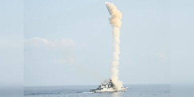 Готова к бою с Пакистаном: Индия запустила противокорабельные ракеты (видео)