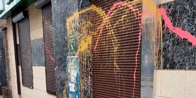 В Харькове облили краской книжный магазин Vivat, который объявил сбор книг на русском (фото)