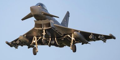 Удар по дронах: винищувач Eurofighter Typhoon використовує високоточну лазерну зброю