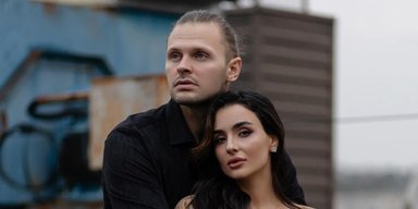 Анна Тринчер прокомментировала слухи о романе с известным певцом