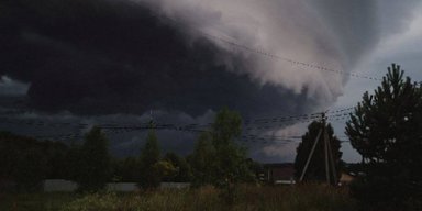 Москву затопить і засипле градом: над Росією зіткнулися два потужні циклони (відео)