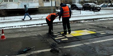 У Києві з'явився лежачий поліцейський нового типу: в чому його особливість