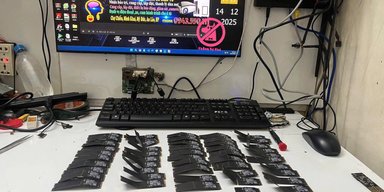 Во Вьетнаме ребенок погнул целую коробку дорогих NVMe-накопителей Samsung (фото)