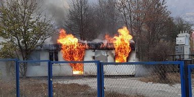Тактика выжженной земли: армяне бегут из Карабаха, сжигая дома и разрушая могилы