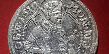 Редкий клад времен Тридцатилетней войны: в медном котле нашли серебряные монеты (фото)