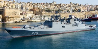 РФ, вероятно, выводит корабли с ракетами "Калибр" из сирийского порта Тартус (фото)