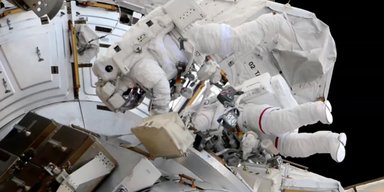 Історичний вихід у відкритий космос: астронавта МКС довелося рятувати (відео)