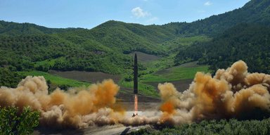 Снова оправдываться. Как Украина оказывается в центре оружейных скандалов