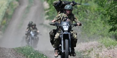"Осторожно за рулем": бойцы НГУ одним снарядом поразили группу байкеров-штурмовиков ВС РФ (видео)