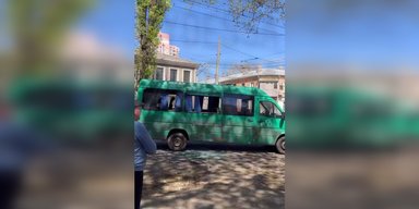 В Одессе напали на автомобиль военных ТЦК: три человека сбежали из буса (видео)