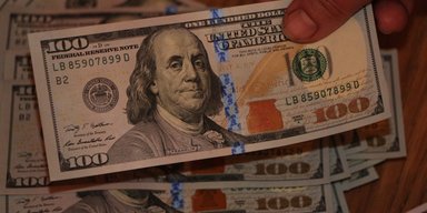 Кредиты сбили с курса. Чем аукнется банкам, заемщикам и Украине принятый Радой закон