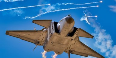 Китайский истребитель Chengdu J-20 пролетел в "режиме зверя" с 12 ракетами на борту (видео)