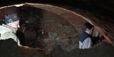 У Івано-Франківську знайшли древні підземелля: вхід ховався у центрі міста (фото)