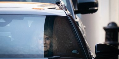 Королева Камілла приїхала до короля Чарльза в лікарню