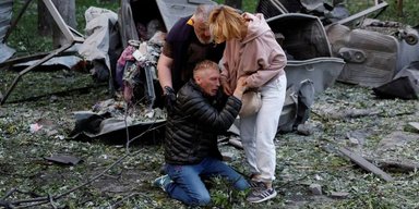 У Києві з-під завалів будинку дістали хлопця, на порятунок якого чекали батьки, — журналістка (оновлено)