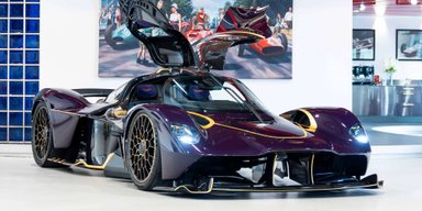 Шик і ексклюзив: на продаж виставили унікальний позолочений суперкар Aston Martin (фото)