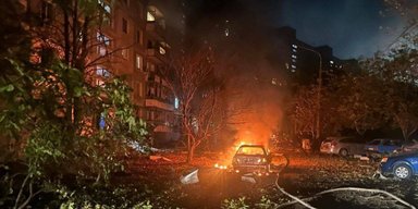 ЗС РФ атакували Запоріжжя дронами та КАБ: зруйновані житлові будинки, палає підприємство (фото)