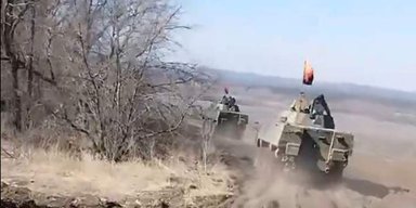 Министр обороны Польши возмутился из-за флагов УПА на технике ВСУ: в "Азове" ответили