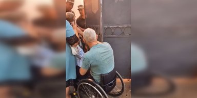 Под Одессой люди в форме вытолкали людей за ворота части: в ТЦК отреагировали