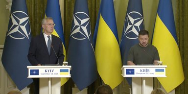 Столтенберг неожиданно прибыл в Киев и поделился подробностями контрнаступления ВСУ (фото)