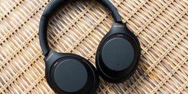 Более дешевая альтернатива AirPods Max: какие наушники Sony рекомендуют в Украине (фото)