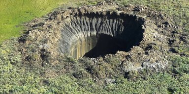 У вічній мерзлоті Сибіру відкривається дедалі більше "Врат у пекло": по два "бездонні" провали на рік (фото)