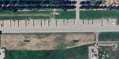 Носители "Кинжалов" стояли под открытым небом: новые детали атаки на аэродром "Саваслейка" (фото)