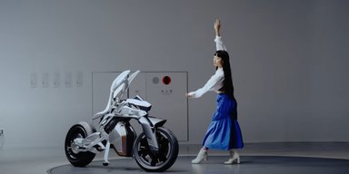 Yamaha показала необычный "танцующий" байк-трансформер с автопилотом (видео)