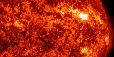 Только что на Солнце произошла мощнейшая вспышка: второй раз Земля осталась без связи (видео)