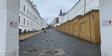 "Последний молебен УПЦ": что происходило в Киево-Печерской лавре в день "выселения" (репортаж)