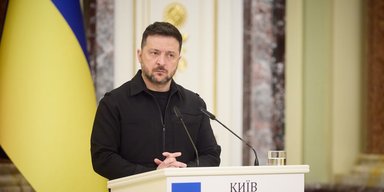 "Прекратить огонь долгосрочно": Зеленский поручил выяснить детали путинского "перемирия"