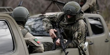 Несмотря на преимущество: почему ВС РФ не могут выбить ВСУ из Крынок, — разведка Британии
