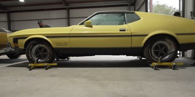 Раритети на $500 000: виявлено покинуту колекцію вінтажних Ford Mustang (відео)