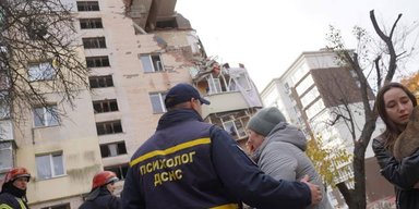 Мощный взрыв в Хмельницком: есть пострадавшие, поврежден целый подъезд жилого дома (фото)