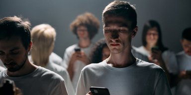 Дофаминовый детокс: как перестать скролить рилсы, вернуть внимание и эффективность